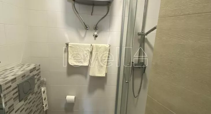 Šestosoban stan | 4zida