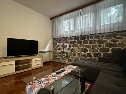 Francuska škola | 4zida.rs