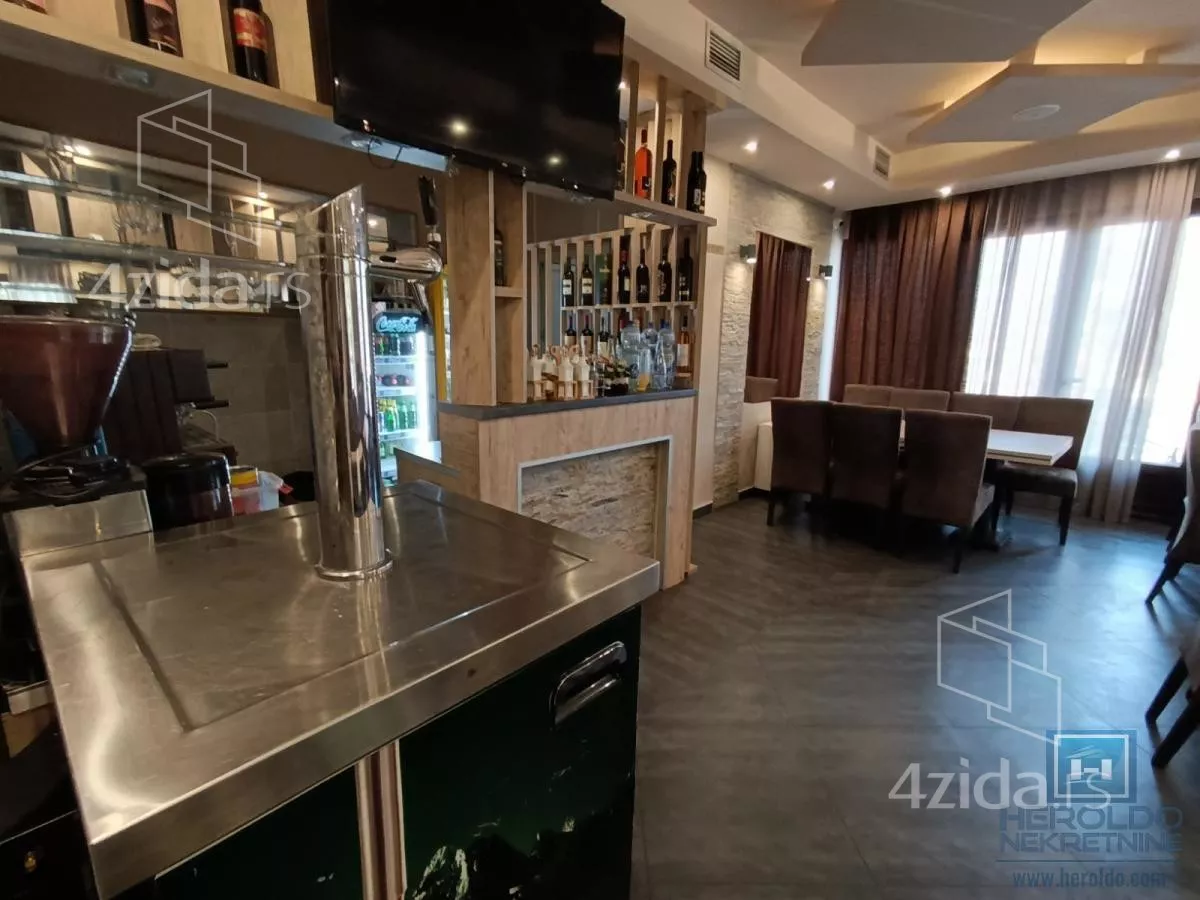 Poslovni prostor | 4zida
