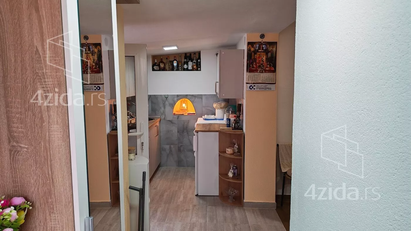 Četvoroiposoban stan | 4zida