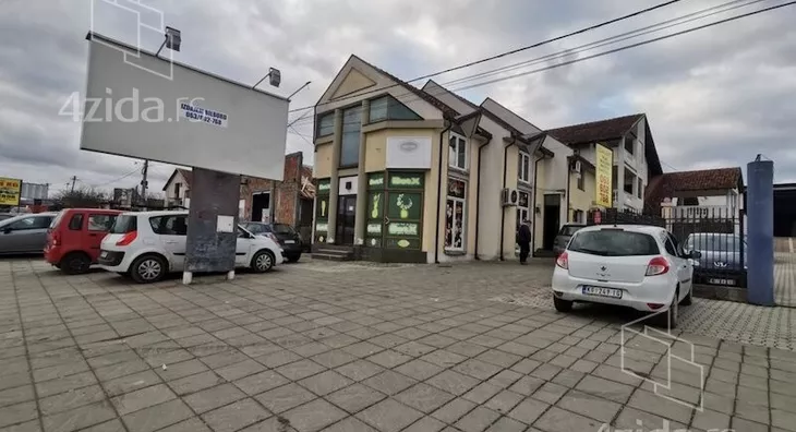 Poslovna zgrada | 4zida