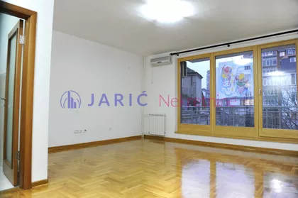 Crveni Krst Vračar | 4zida.rs