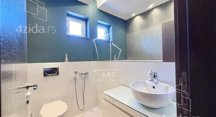 Petosoban stan | 4zida