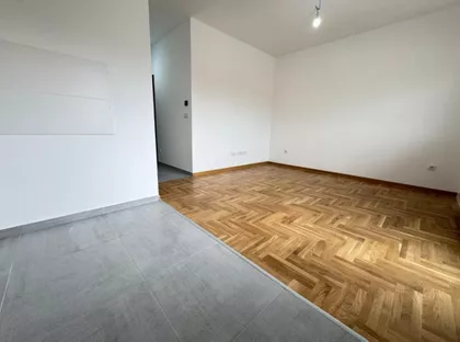 Surčin (mesto) | 4zida.rs