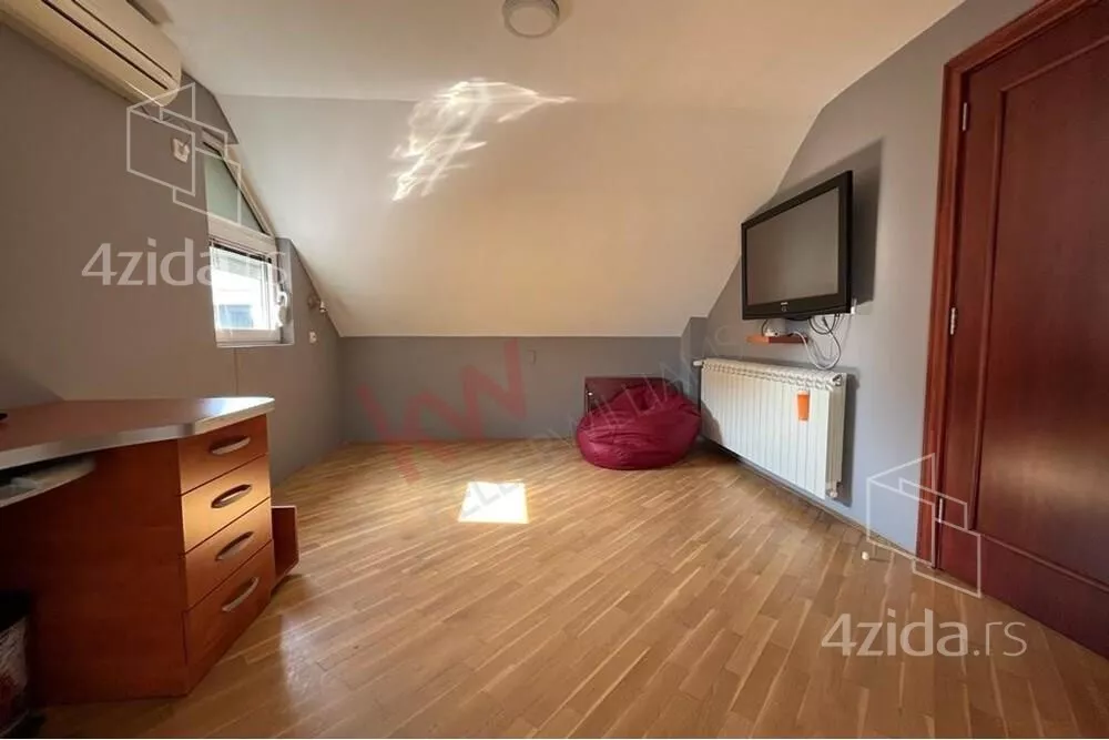 Četvoroiposoban stan | 4zida