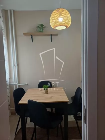 Velbuška | 4zida.rs