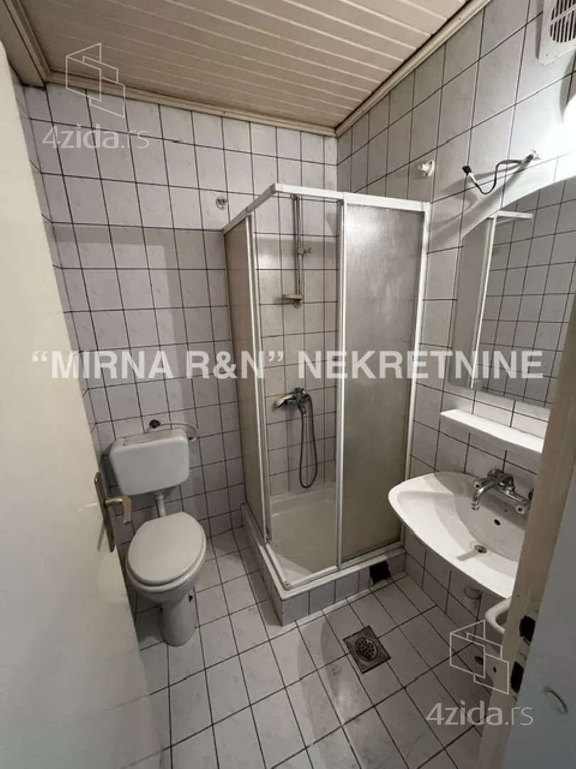 Četvoroiposoban stan | 4zida