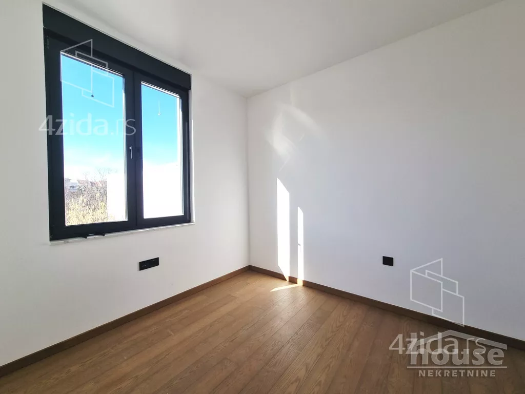 Četvoroiposoban stan | 4zida