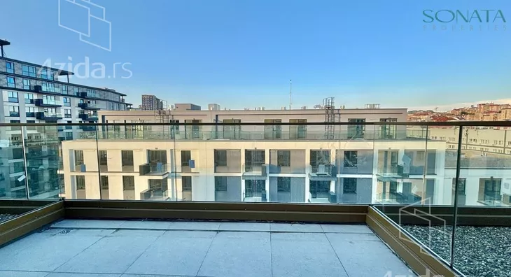 Šestosoban stan | 4zida