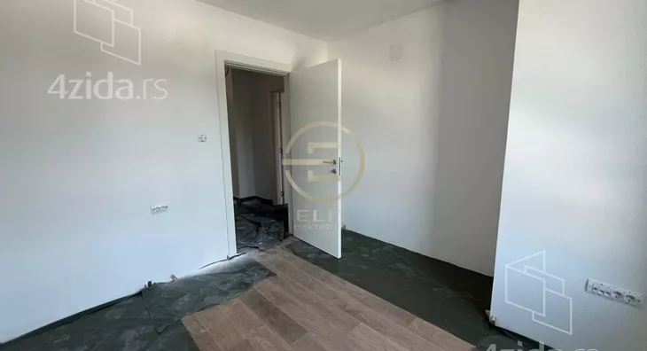 Šestosoban stan | 4zida