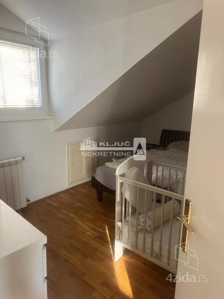 Četvoroiposoban stan | 4zida