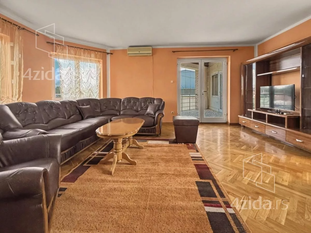 Troiposoban stan | 4zida