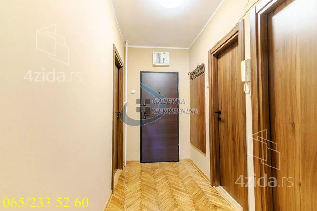 Četvoroiposoban stan | 4zida