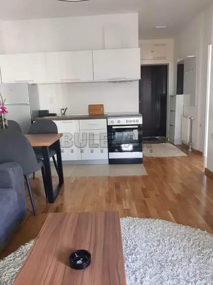 Sestre Baković | 4zida.rs