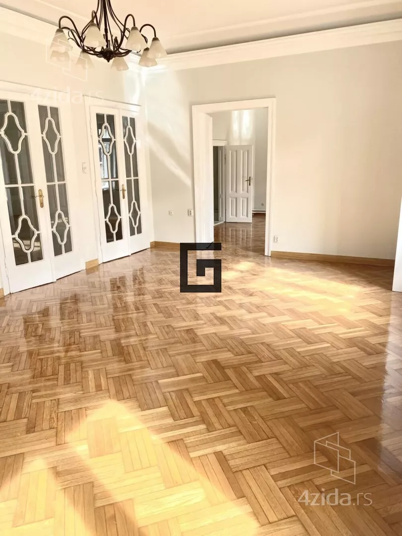 Šestoiposoban stan | 4zida