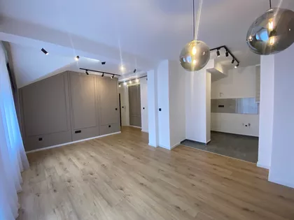 Trg Mladenaca | 4zida.rs