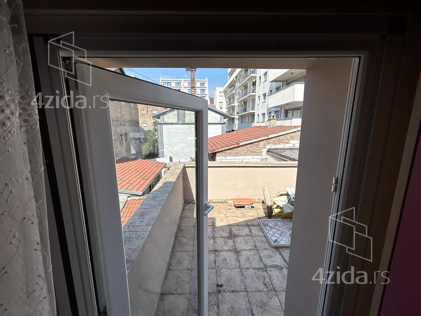 Četvoroiposoban stan | 4zida