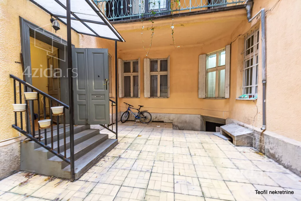 Troiposoban stan | 4zida