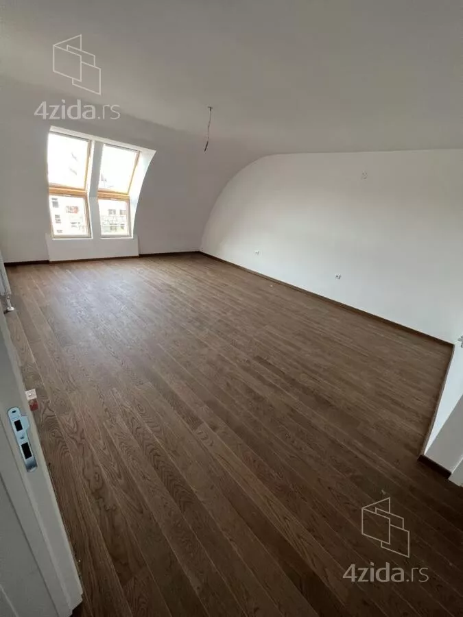 Šestosoban stan | 4zida