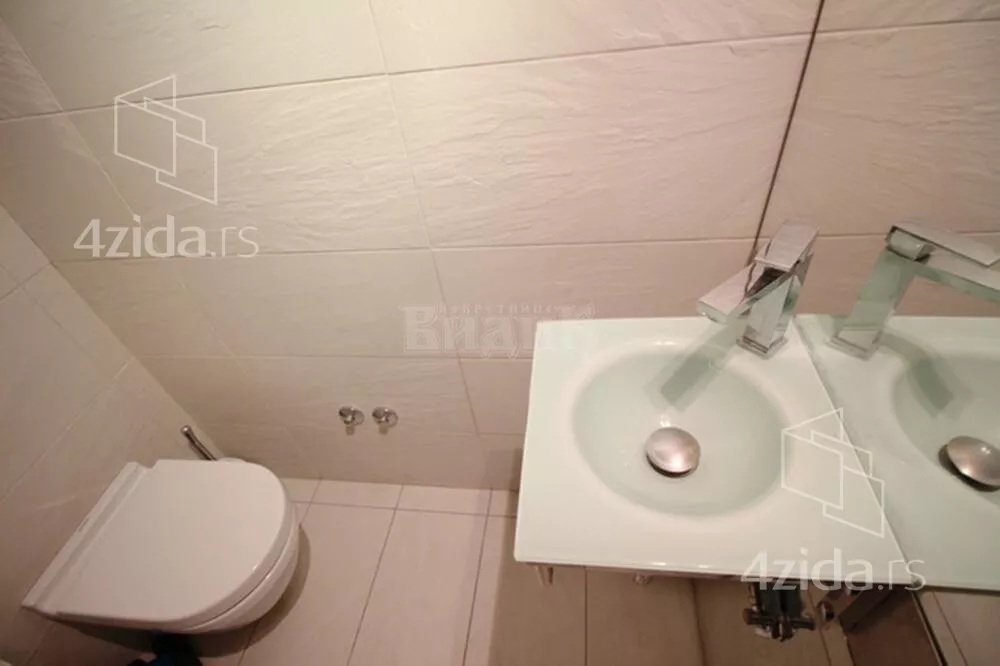 Šestosoban stan | 4zida