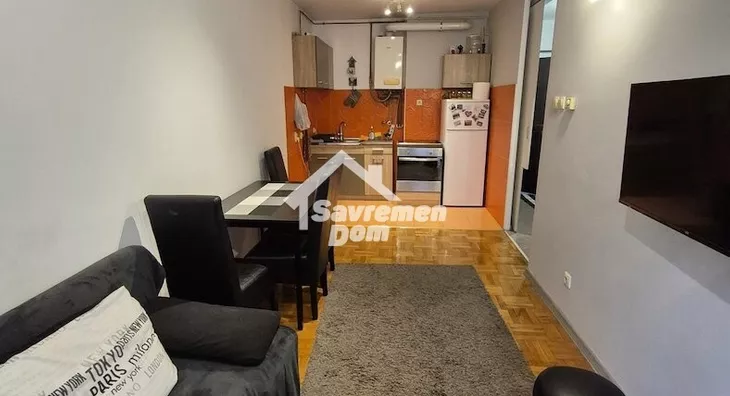 Šestosoban stan | 4zida