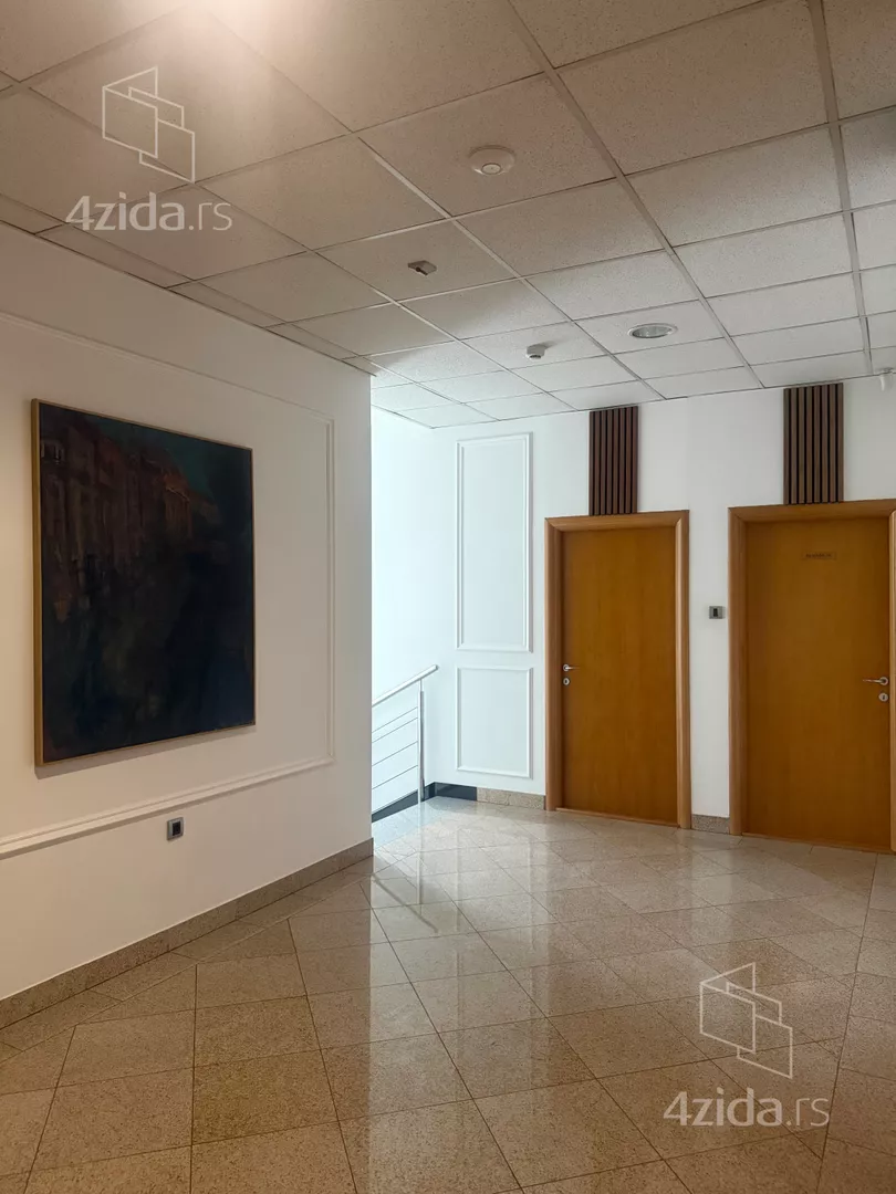 Poslovna zgrada | 4zida