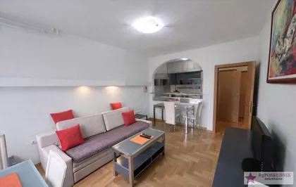 Gospodara Vučića | 4zida.rs