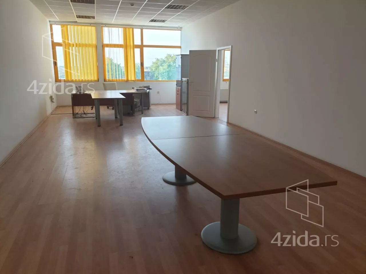 Poslovna zgrada | 4zida