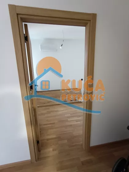 Cara Dušana | 4zida.rs