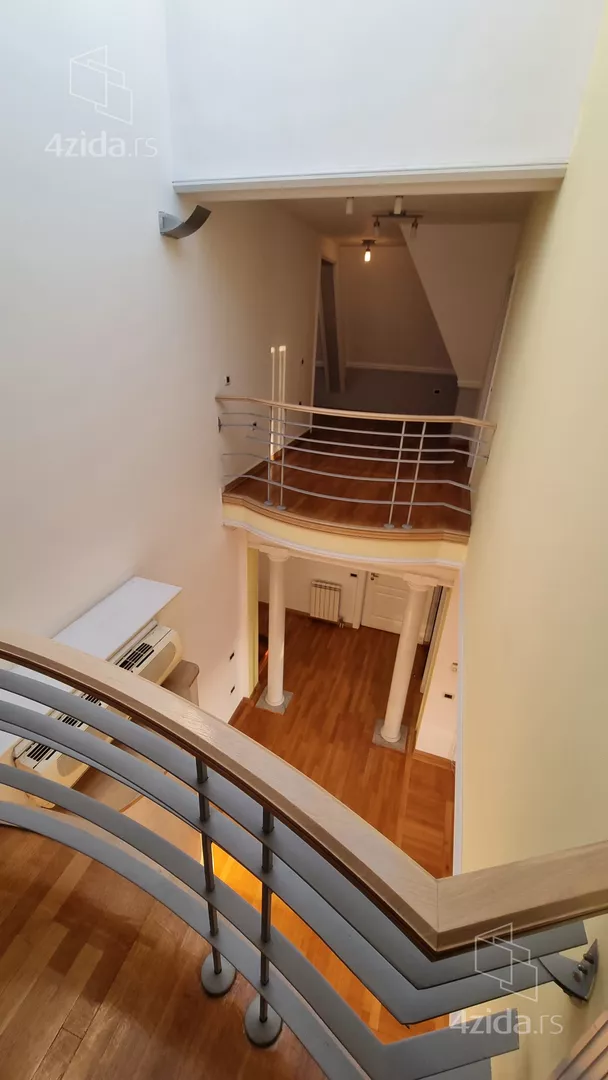 Šestoiposoban stan | 4zida