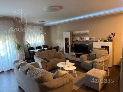 Četvoroiposoban stan | 4zida