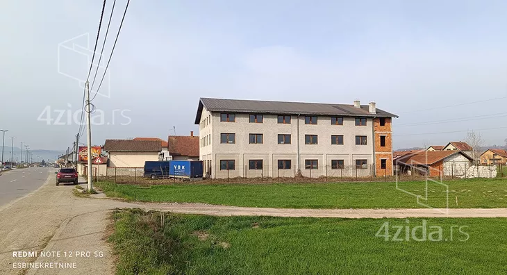 Poslovna zgrada | 4zida