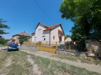 Gradske lokacije, Titel | 4zida.rs