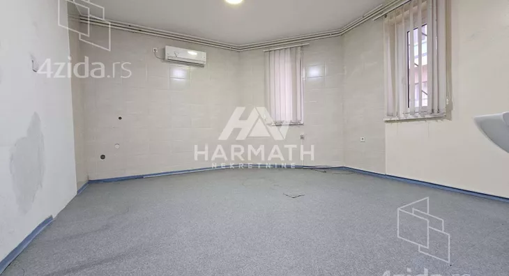 Poslovna zgrada | 4zida