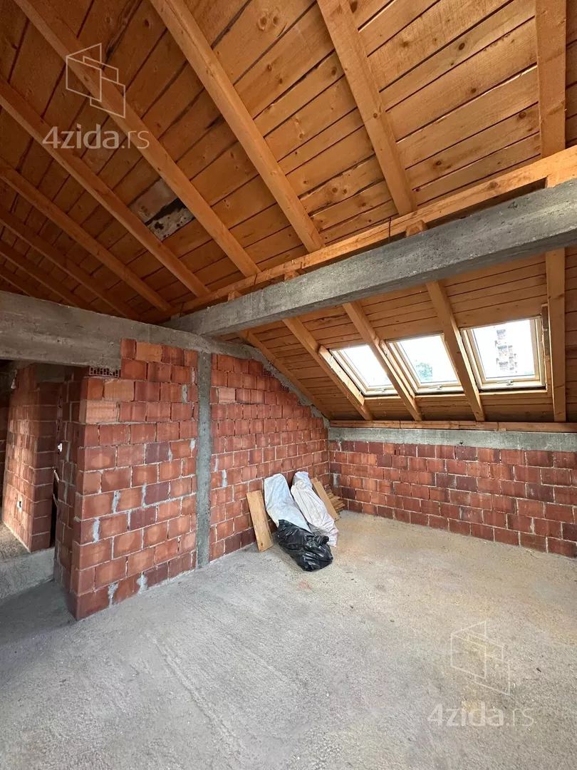 Četvoroiposoban stan | 4zida