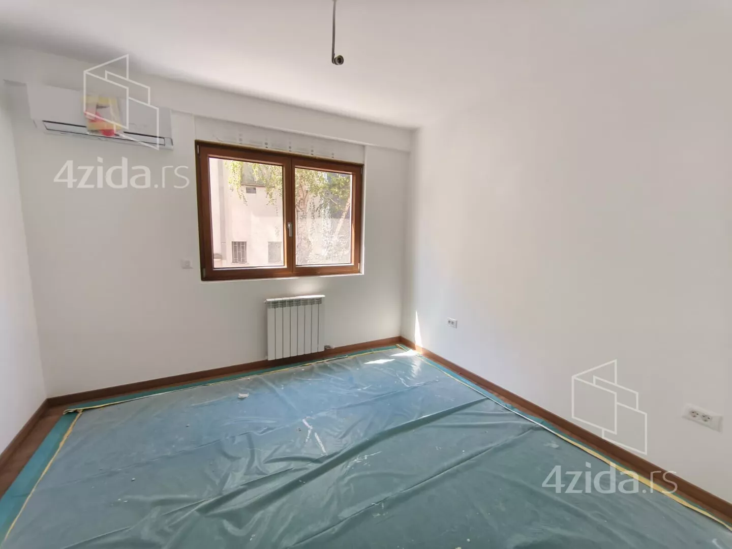 Sedmosoban stan | 4zida