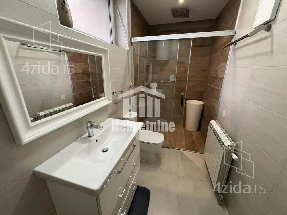 Šestoiposoban stan | 4zida