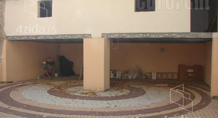 Šestoiposoban stan | 4zida