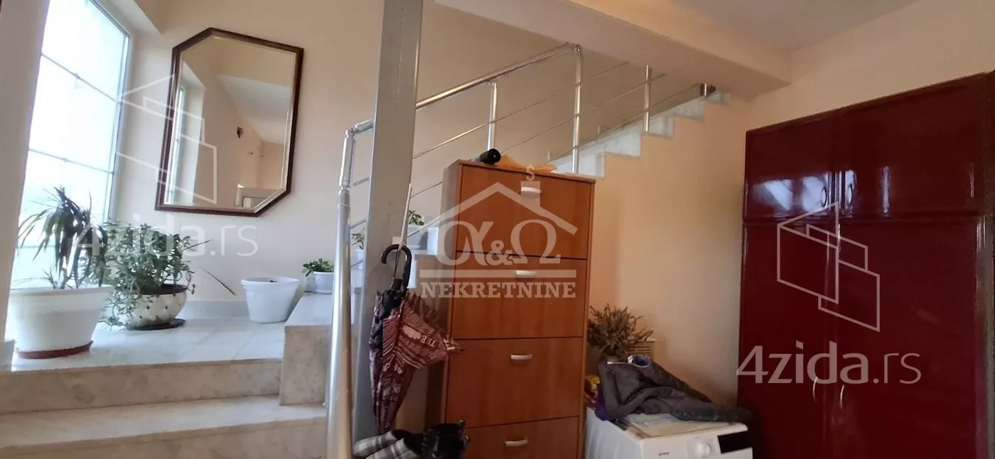 Poslovna zgrada | 4zida