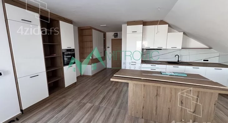 Šestosoban stan | 4zida