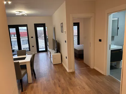 Trg Cara Jovana Nenada | 4zida.rs