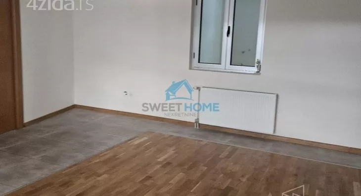 Poslovna zgrada | 4zida