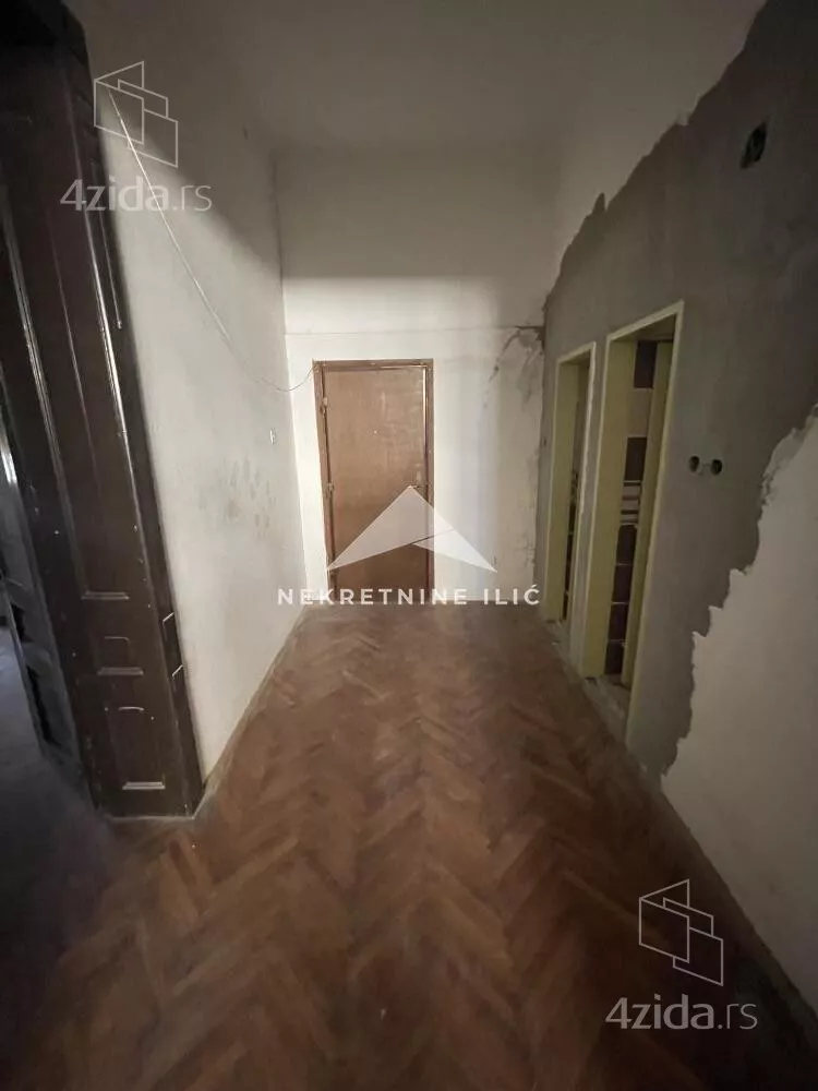 Šestosoban stan | 4zida