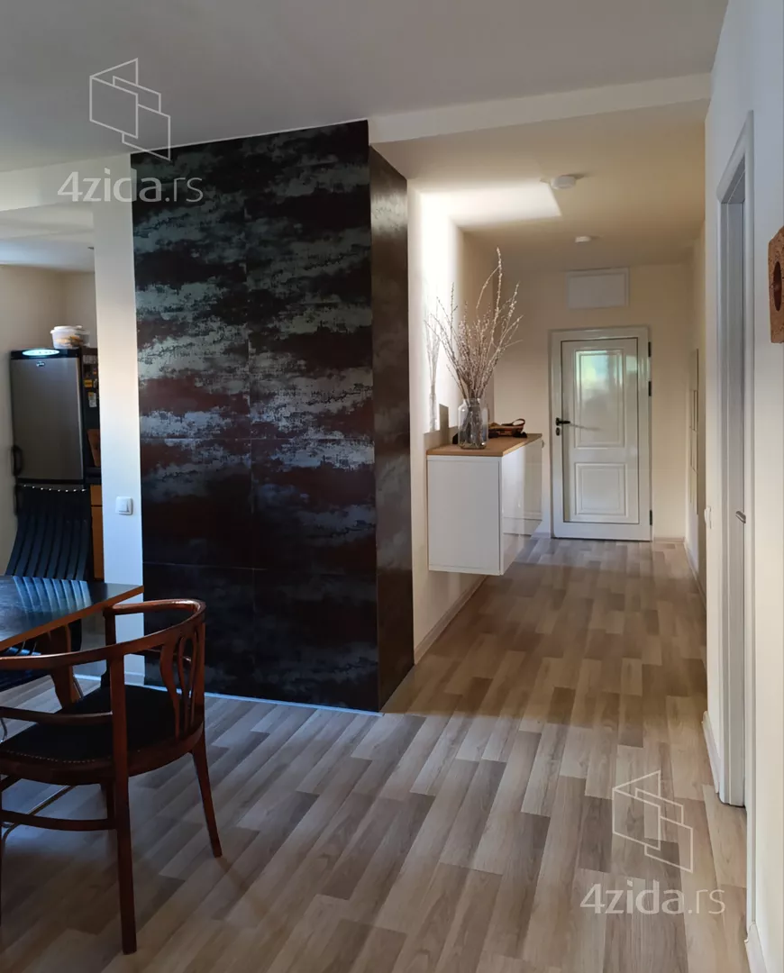 Poslovna zgrada | 4zida