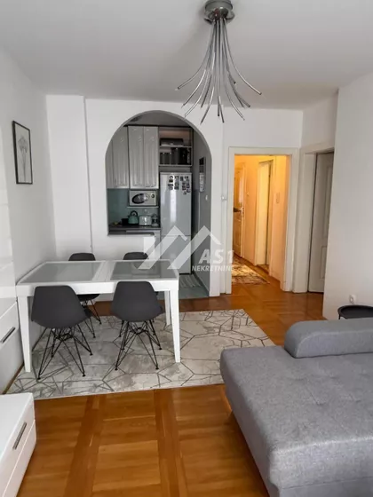 Bulevar Cara Lazara | 4zida.rs