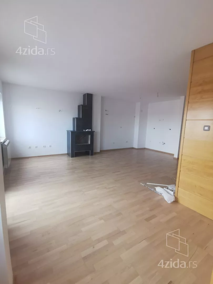 Četvoroiposoban stan | 4zida