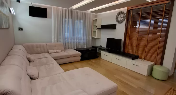 Šestosoban stan | 4zida