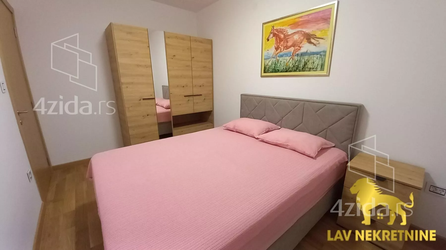 Jednoiposoban stan | 4zida