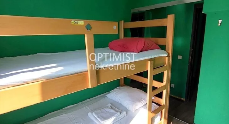 Šestoiposoban stan | 4zida