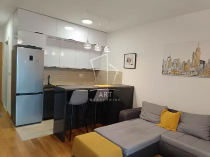 Tadije Sondermajera | 4zida.rs